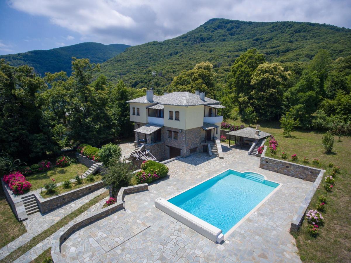 Luxury Villa With Pool In Цагкарада Екстер'єр фото